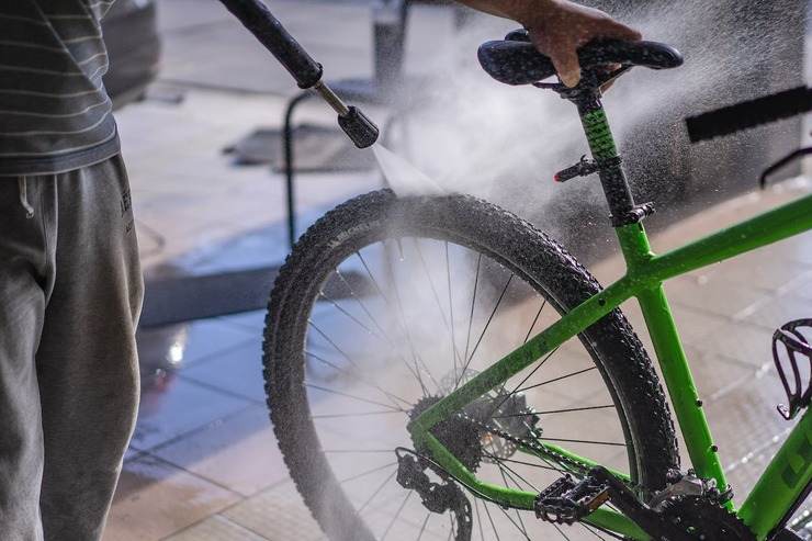 Lavare la propria bicicletta