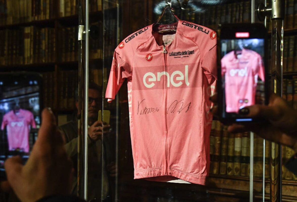 Giro d'Italia maglia rosa