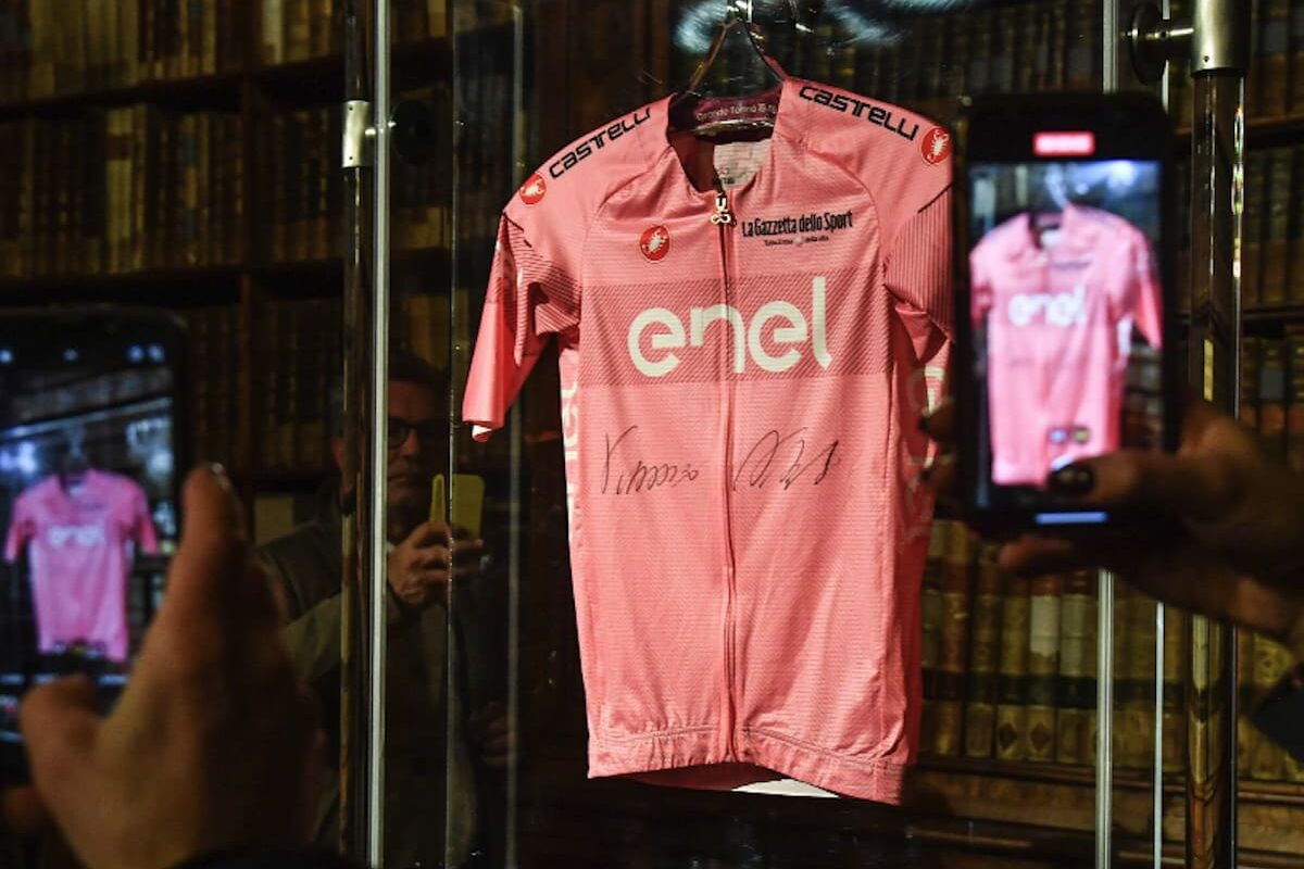 Giro d'Italia maglia rosa