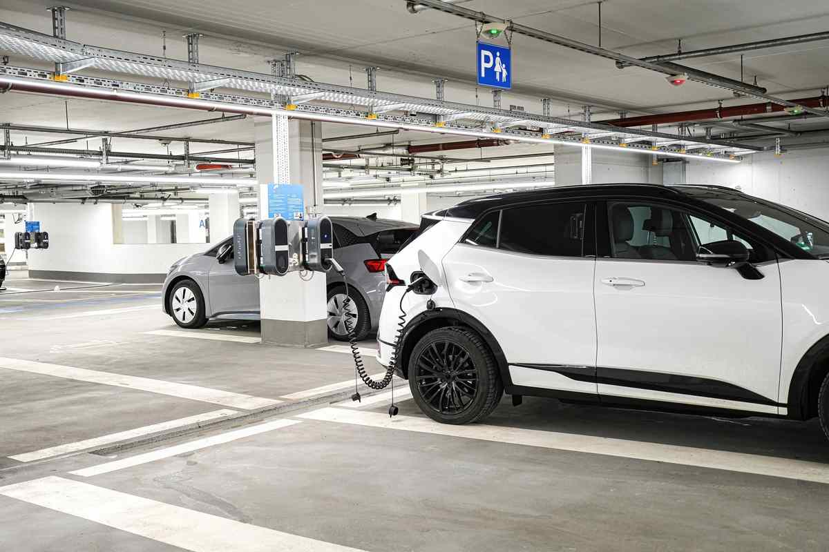 Auto elettriche, il Governo valuta le accise