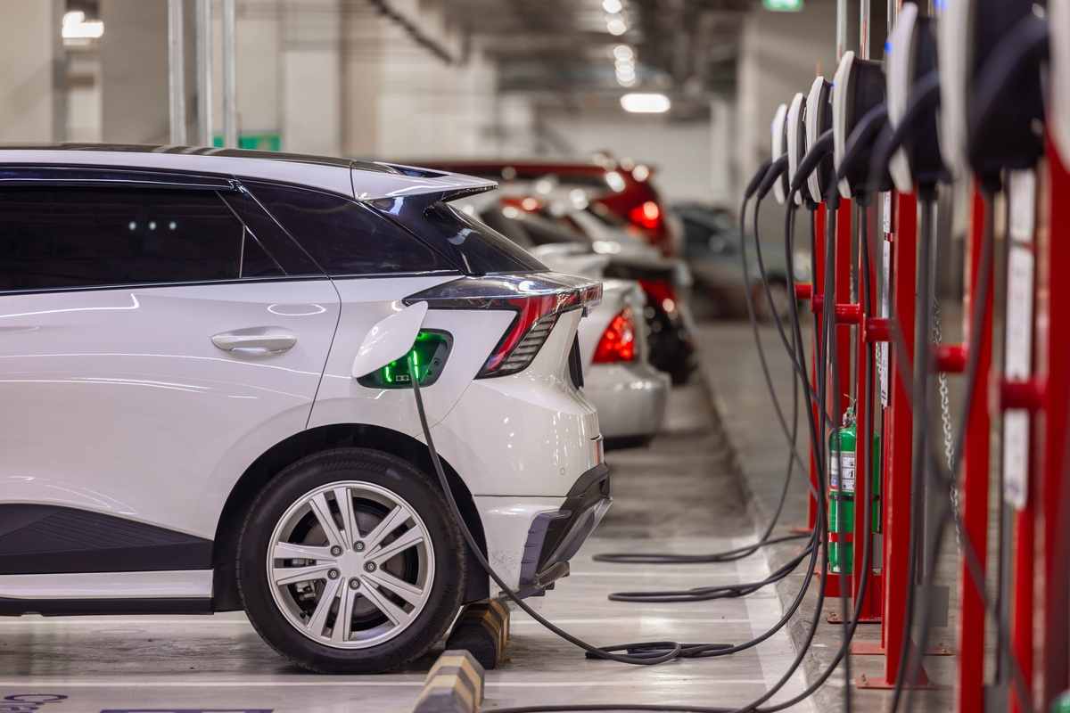 Auto elettriche, dal 2029 saranno più di benzina e diesel