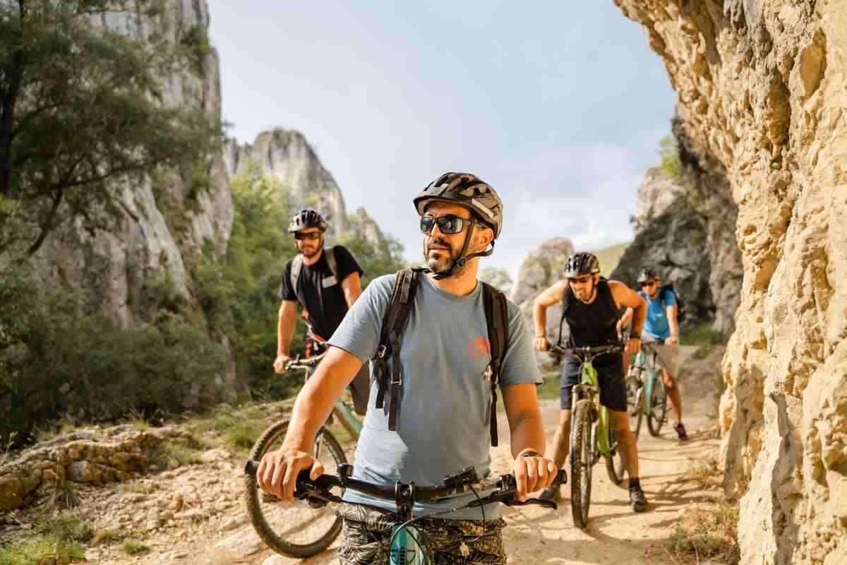 Bici elettriche, ecco l'identikit del ciclista che le sceglie