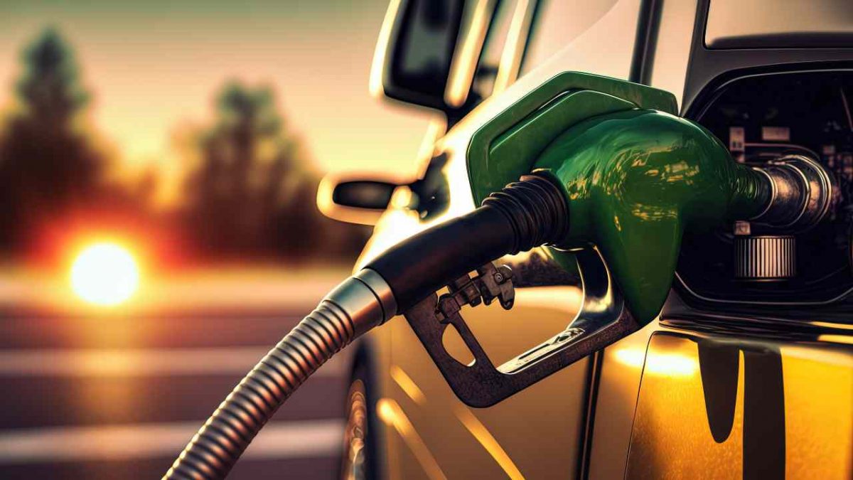 Il trucco per fare la benzina gratis - fonte stock.adobe - suipedali.it