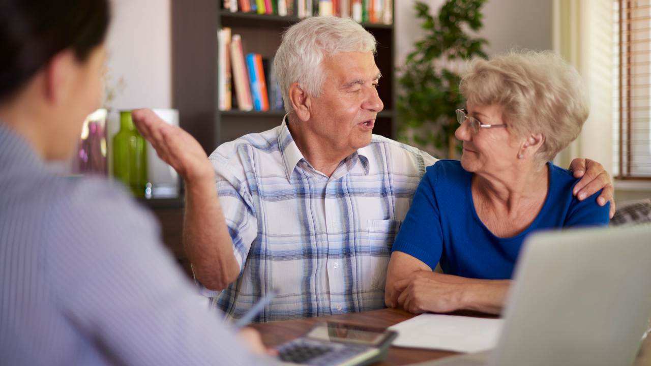Pensionati sotto attacco - fonte Freepik - suipedali.it