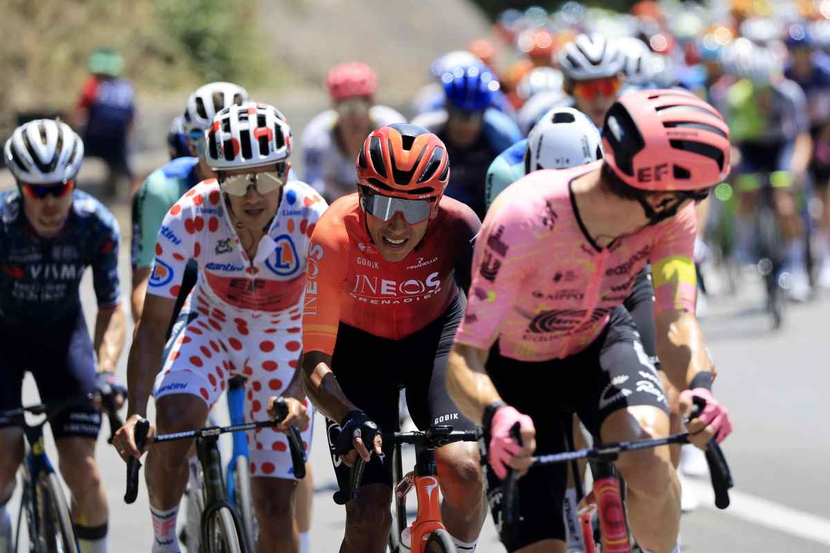 Bernal in gruppo durante una tappa