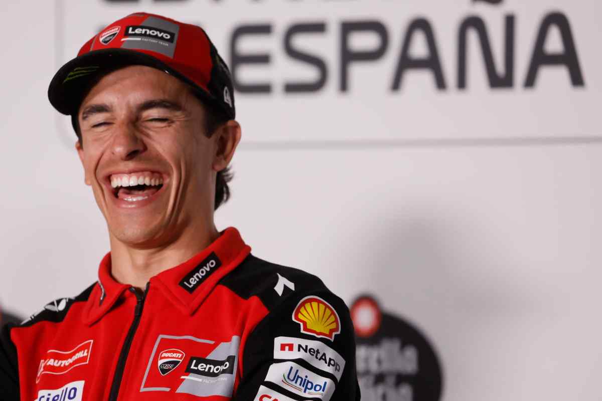 Marc Marquez sorride durante la conferenza stampa