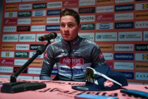 Mathieu van der Poel in conferenza stampa