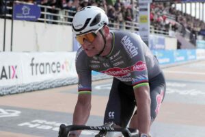 Mathieu Van der Poel durante la Parigi-Roubaix