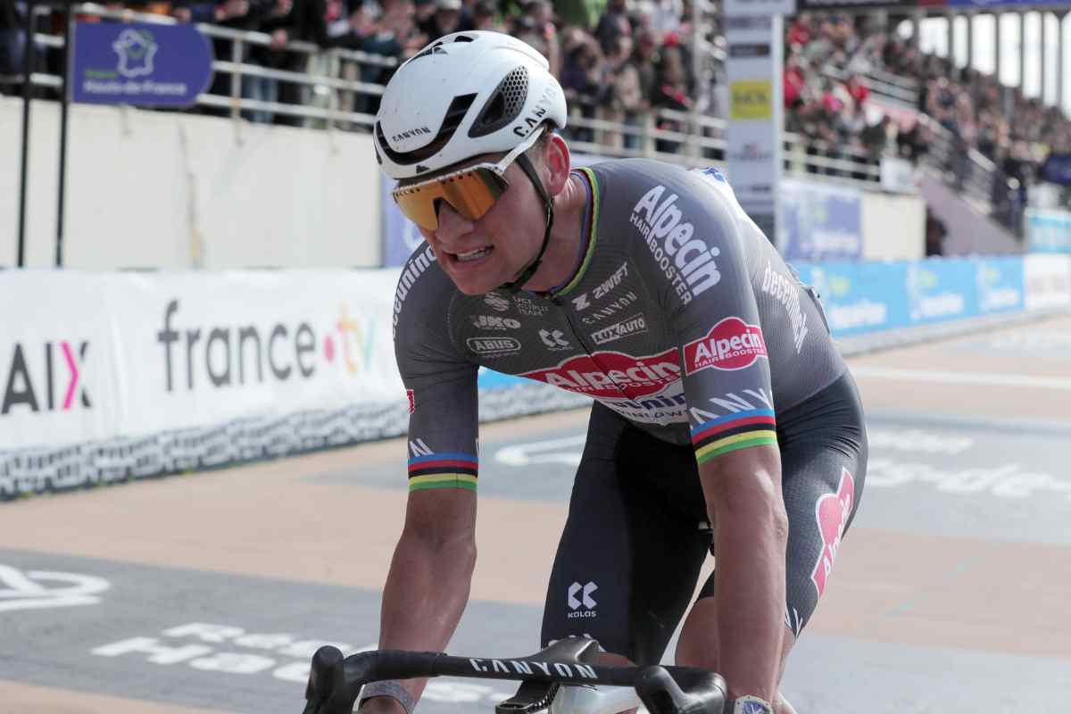 Mathieu Van der Poel durante la Parigi-Roubaix