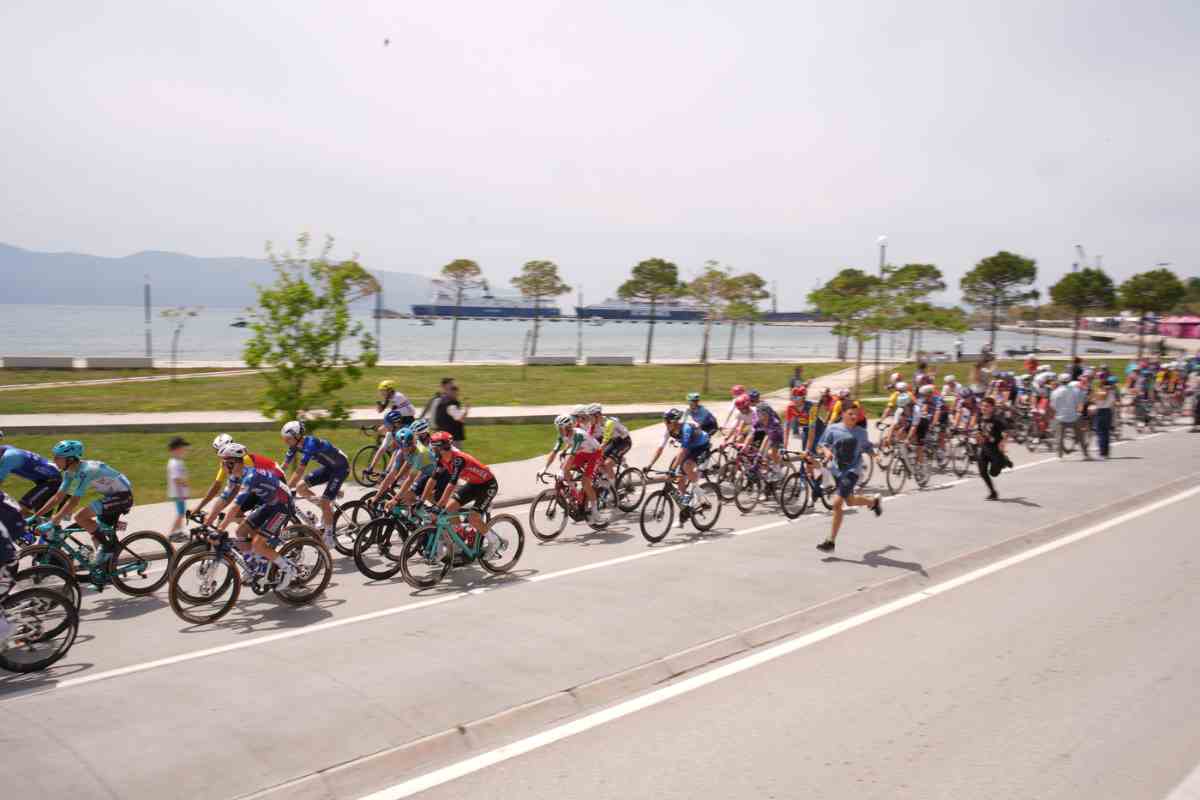 ciclisti in gruppo