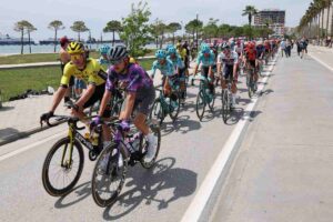 ciclisti in gruppo