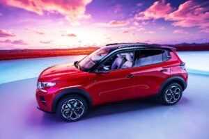 un'auto Citroen in mostra