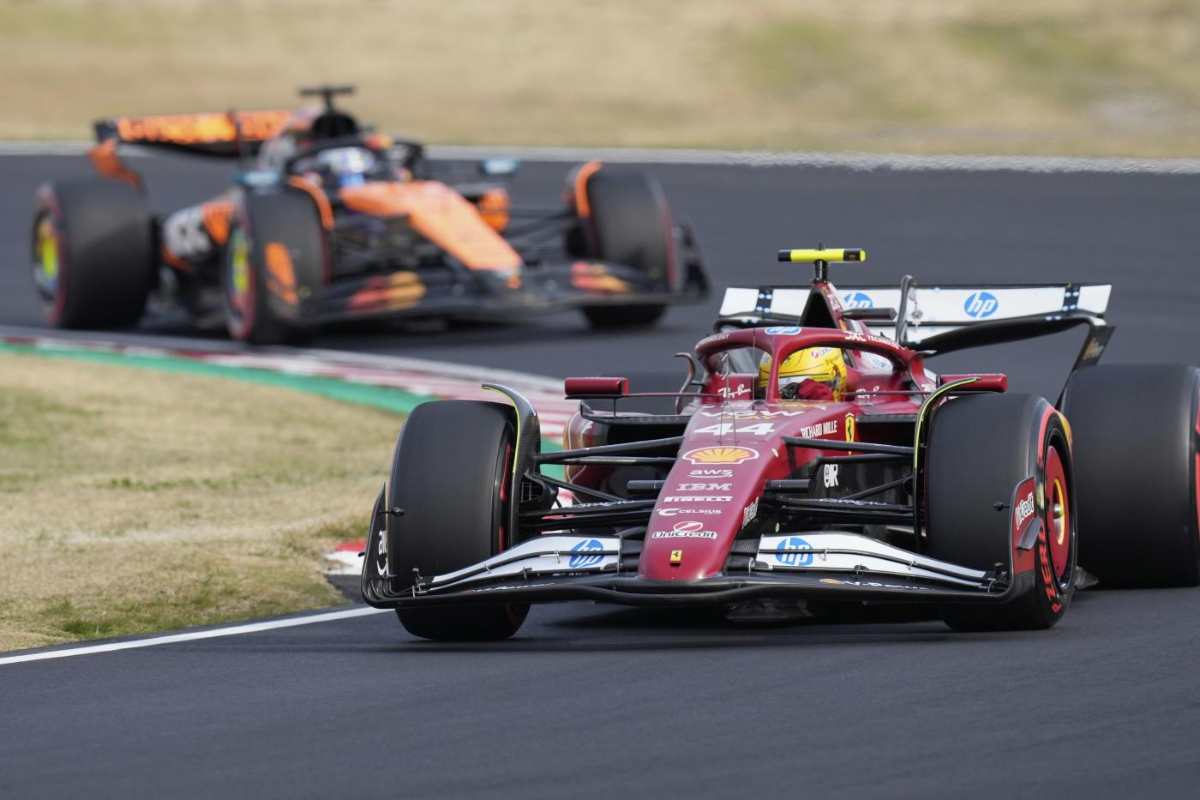 Lewis Hamilton alla guida della Ferrari
