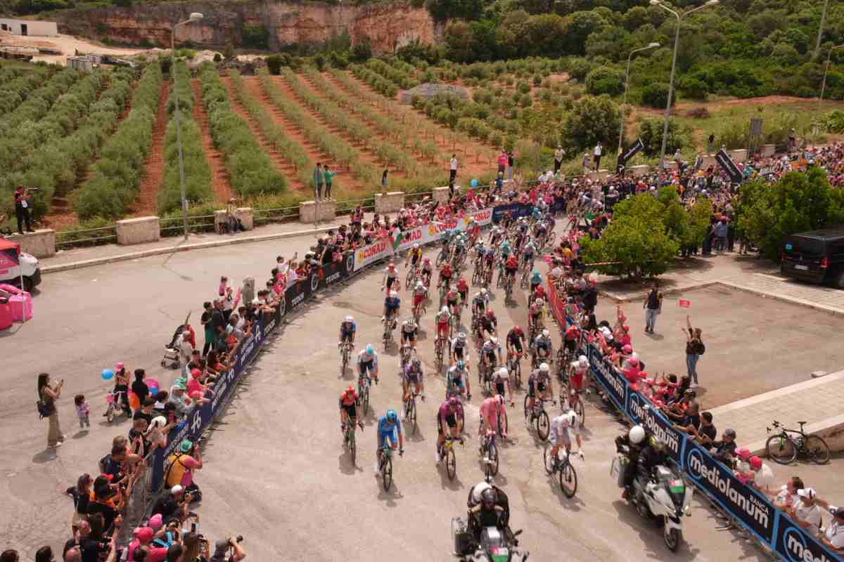 ciclisti in gruppo
