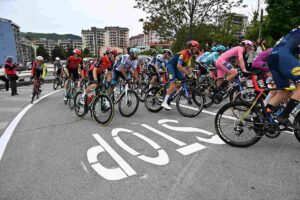 ciclisti in gruppo