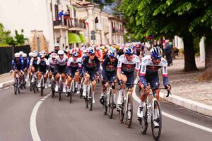 ciclisti in gruppo