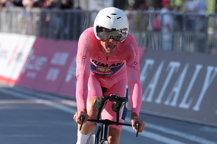 ciclista in maglia rosa al Giro d'Italia