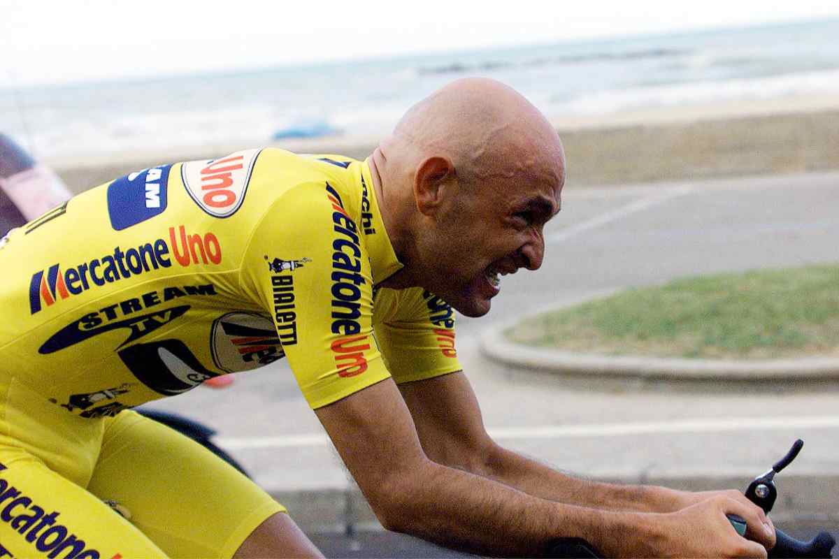 Marco Pantani in bicicletta