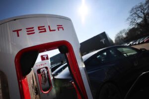 colonnina di ricarica Tesla per auto elettriche